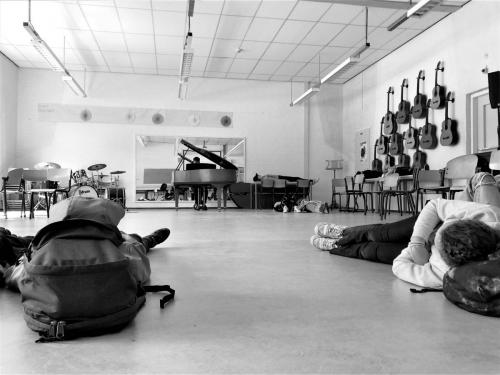 High school music class: Music as a tool for relaxation 2022